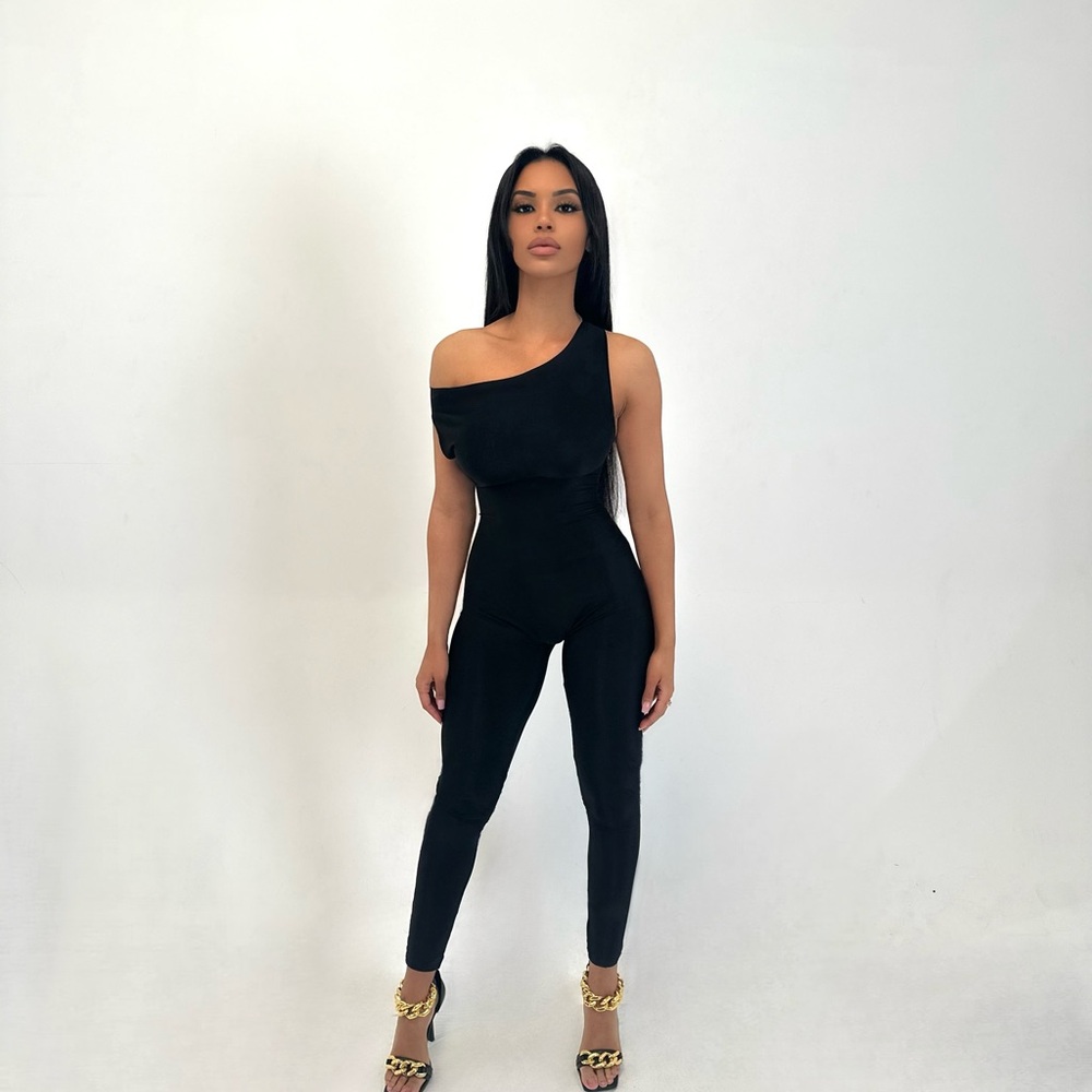 Elegant Black One-Shoulder Jumpsuit